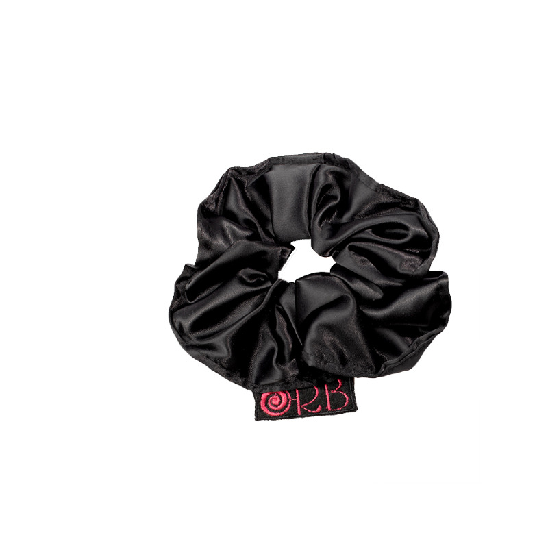 Made of Italian satin It absorbs moisture, reduces split ends, and maintains the shape of curls.